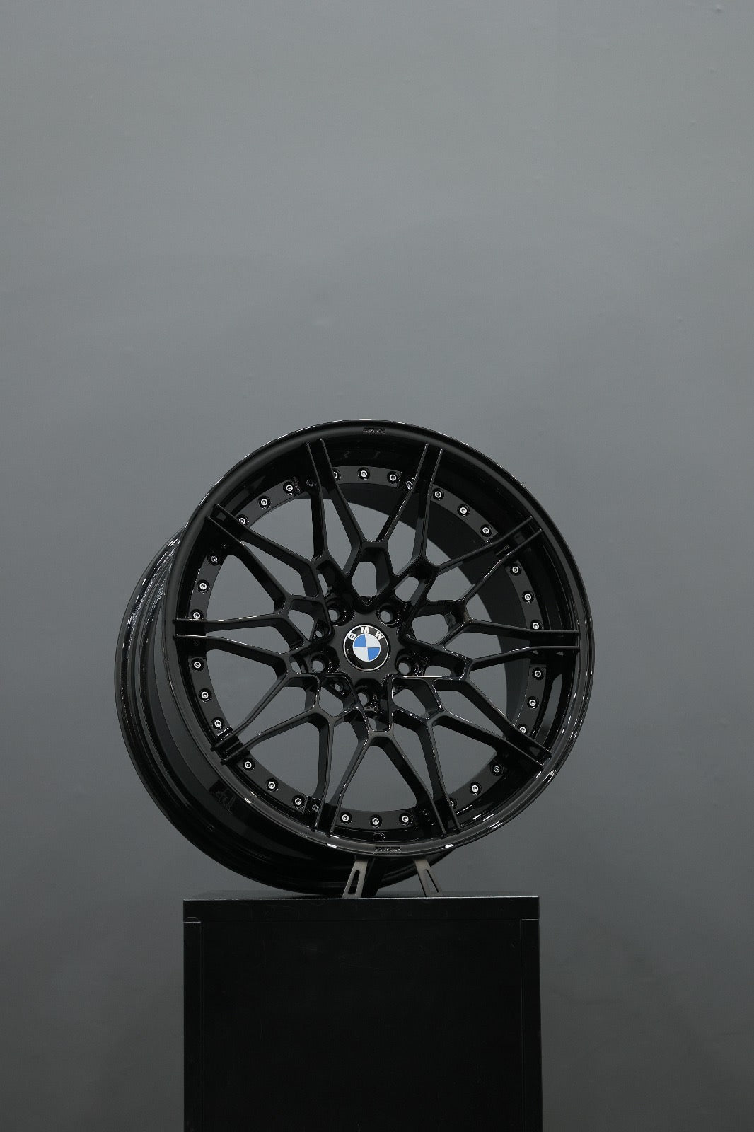 Two-Piece 826M