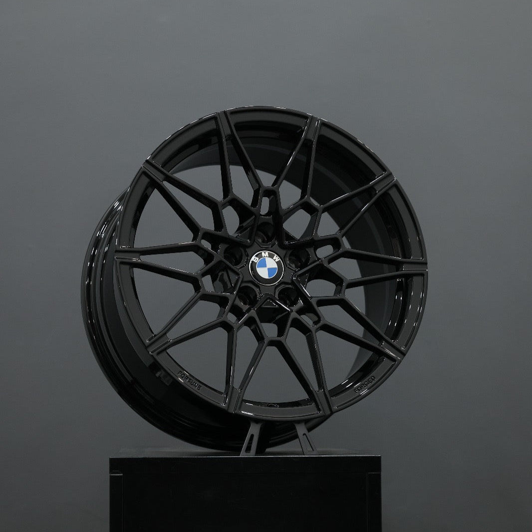 826M Style